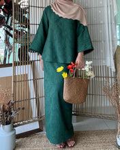 Load image into Gallery viewer, Bunga Modern Kurung in Emerald Green
